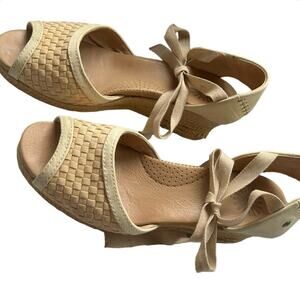 UGG Tan Delmar‎ Espadrille Wedge Size 8.5